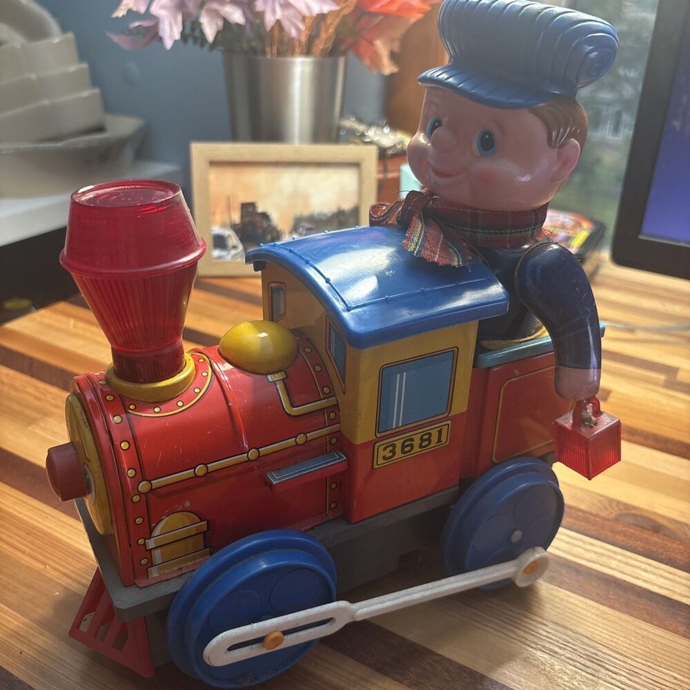 Modern Toys Tin Litho Locomotive Train Toy #3681 T Saitoh Made in Japan 1968